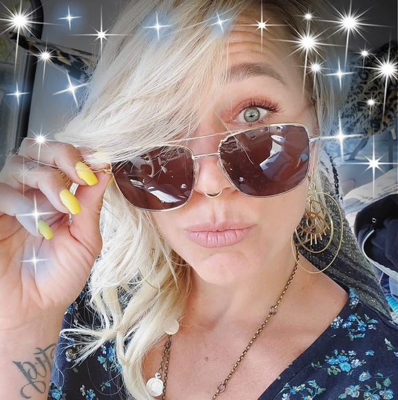 Profile Picture of India Reinartz (@indiareinartz) on Poshmark