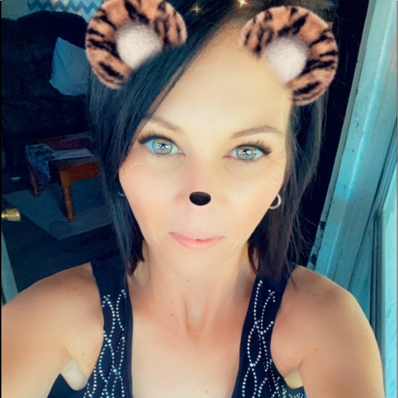 Profile Picture of Lynn Mizell (@lynnmizell) on Poshmark