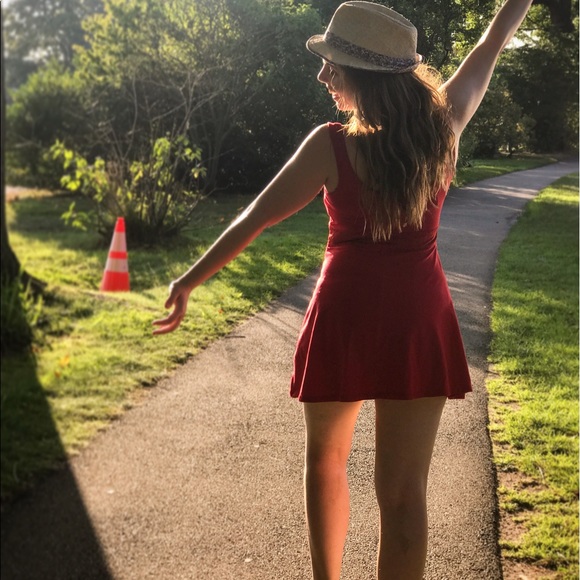 Profile Picture of Nesly Kohen (@fancy_ness_shop) on Poshmark
