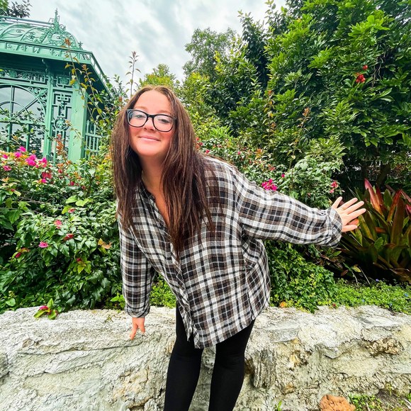 Profile Picture of Hannah Silver (@hannahsilv) on Poshmark