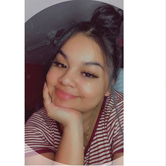 Profile Picture of Jesenia Lopez (@elenalopez790) on Poshmark