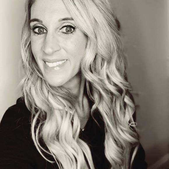 Profile Picture of Shelly Shannon (@shellyshannon1) on Poshmark