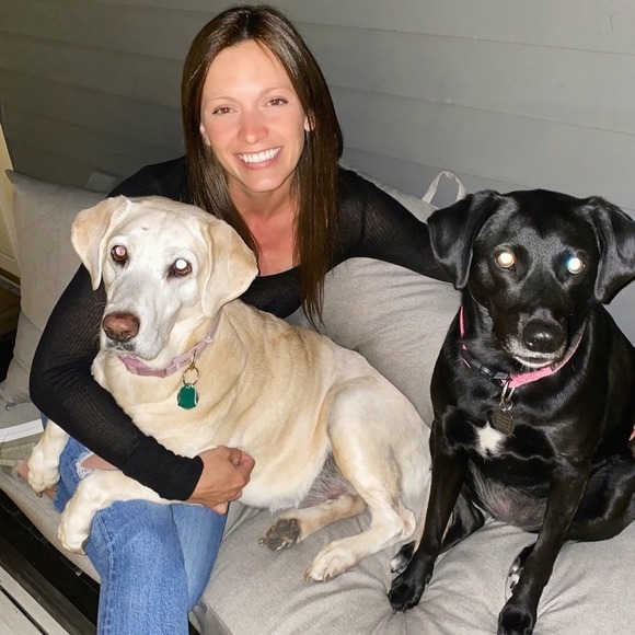 Profile Picture of Whitney Eason (@whitneyneason) on Poshmark