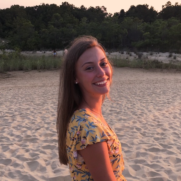 Profile Picture of Sophie Dekeyser (@smdekeyser) on Poshmark