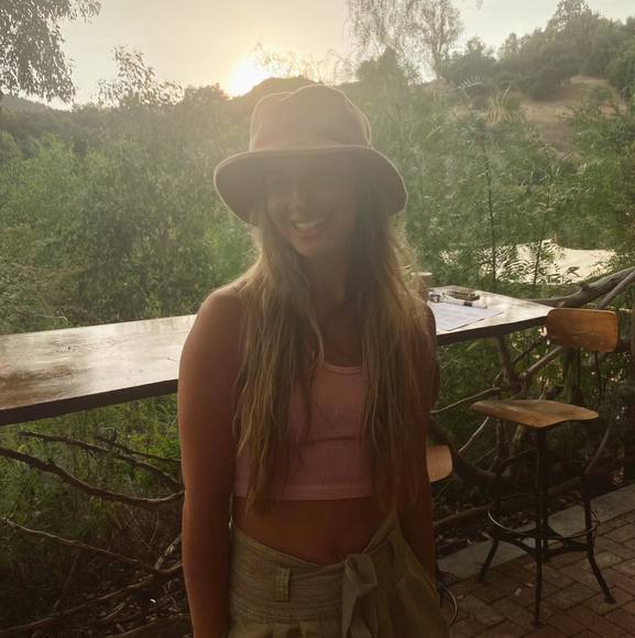 Profile Picture of April Zanot (@april_zanot) on Poshmark