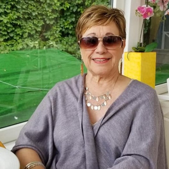 Profile Picture of Loraine Doiron (@ldoiron01) on Poshmark