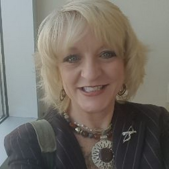 Profile Picture of Fender Marcella (@fendermarcella) on Poshmark