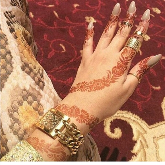 Profile Picture of Junna Begum (@sathiakthet) on Poshmark