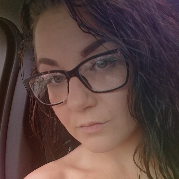 Profile Picture of Kelley Katko (@kelz1230) on Poshmark
