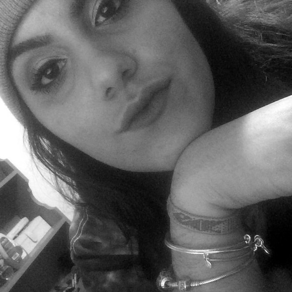 Profile Picture of Hedda Babilonia (@hmbzsz) on Poshmark