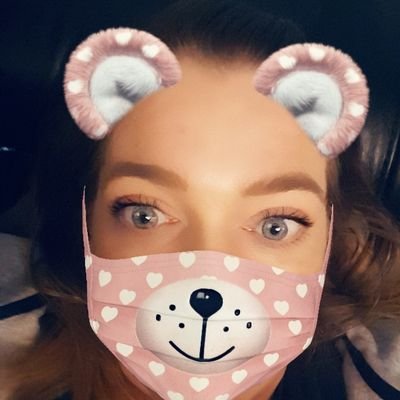 Profile Picture of Leah Michelle Robb (@queenrobb) on Twitter