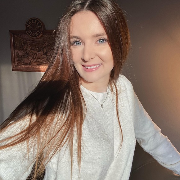 Profile Picture of Kaitlin Campbell (@kaitcampbellxo) on Poshmark