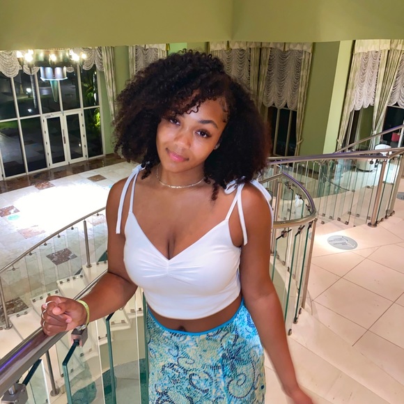 Profile Picture of Alivia Thompson (@aliviaa_t) on Poshmark