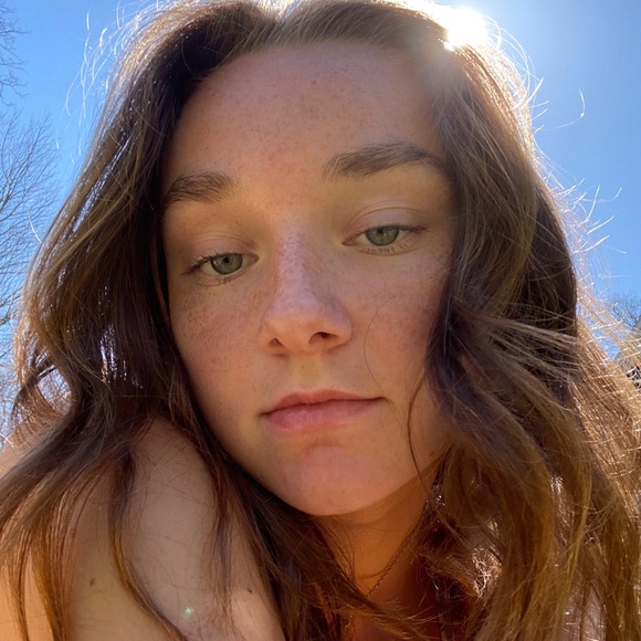 Charlotte Robbin - Poshmark Profile Picture of Charlotte Robbin (@charlotterobbin) on Poshmark