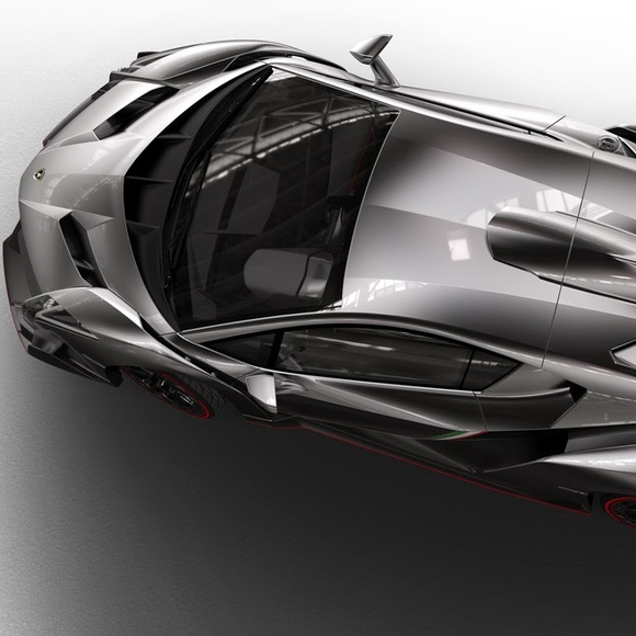 Profile Picture of Victor Li (@vv990428) on Poshmark