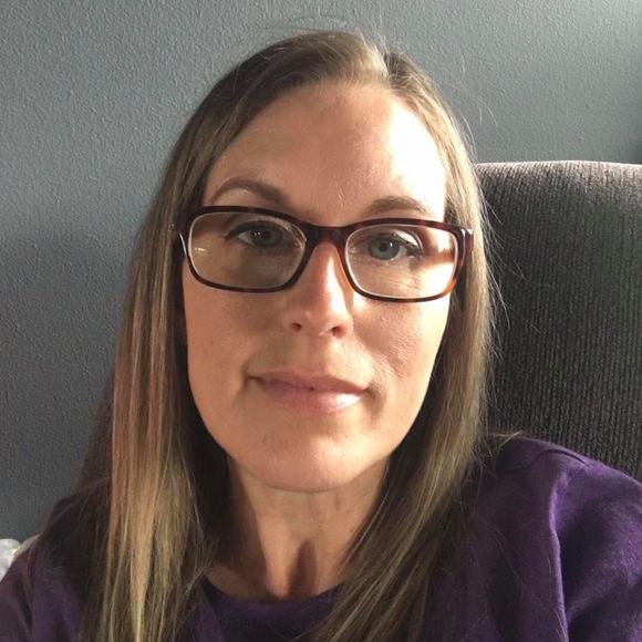 Profile Picture of Christie Copiskey (@clcgiggles) on Poshmark