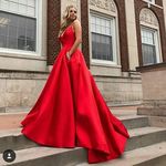 Profile Picture of مزون لباس مجلسی/شومیز ثمین بندرعباس (@samin.gallery.bnd) on Instagram