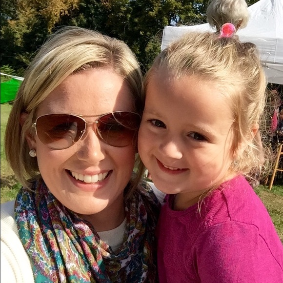 Profile Picture of Erin Pumerantz (@ebush1020) on Poshmark