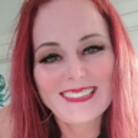 Profile Picture of Lisa-marie Hazard (@lisamariehazard) on Poshmark