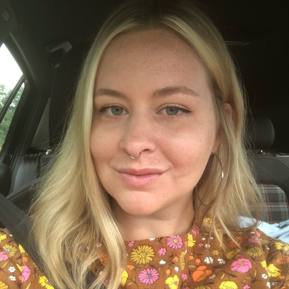 Profile Picture of Emily Hochstedler (@girlnamedemily5) on Poshmark