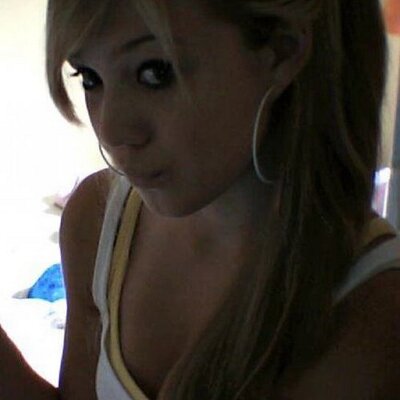 Profile Picture of Michelle Engel (@MimifeatSarah) on Twitter