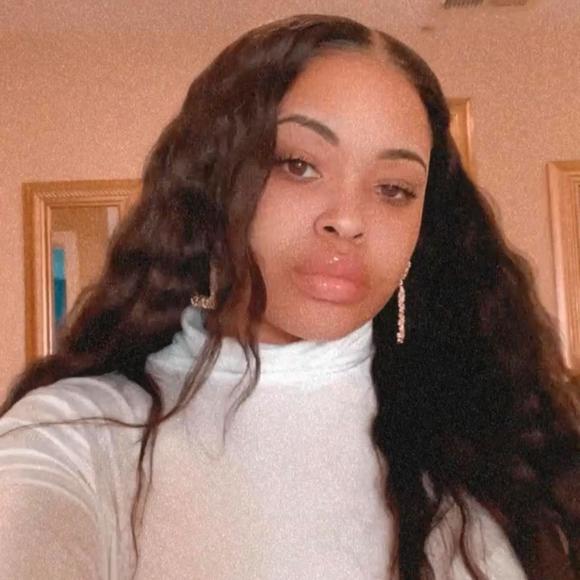 Jaylan Wormley - Poshmark Profile Picture of Jaylan Wormley (@softball4lyfe) on Poshmark