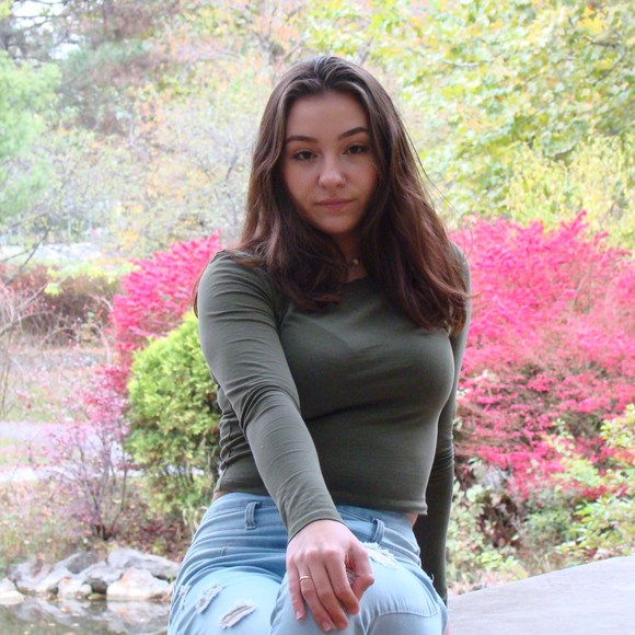 Profile Picture of Sam Maczka (@sammaczka) on Poshmark
