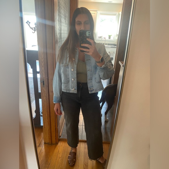 Profile Picture of Danielle Schlehr (@heartoutxo) on Poshmark
