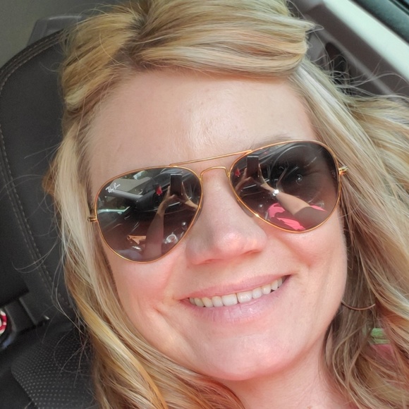 Profile Picture of Monica Gilliam (@monicagilliam) on Poshmark