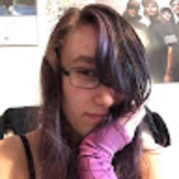 Profile Picture of Moonlit Storms (@moonlitstorms) on Poshmark