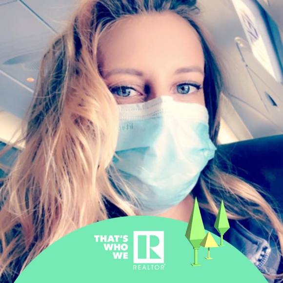 Profile Picture of Nicole Giranda (@nikkecola) on Poshmark