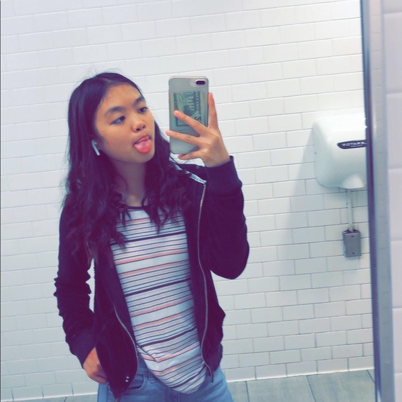 Profile Picture of Alexis Souphommanichanh (@perciousaa) on Poshmark