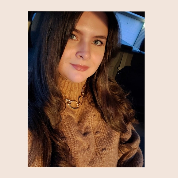 Profile Picture of Abby mae Berkness (@abbymae95) on Poshmark