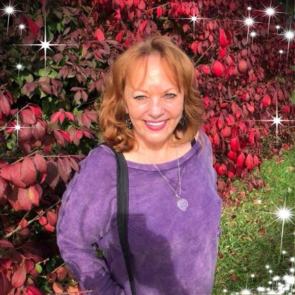 Profile Picture of Shelley Abblett (@shelleyabblett) on Poshmark