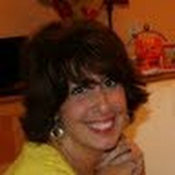 Profile Picture of Lora Calise (@lora_calise) on Poshmark