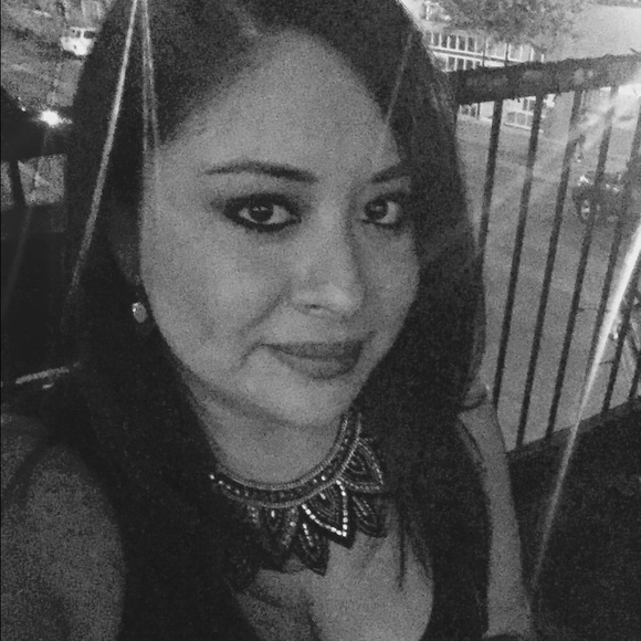 Profile Picture of Lisa Cisneros (@lisac2289) on Poshmark