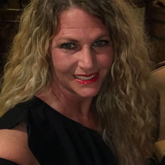 Profile Picture of Cheryl Manfroni (@gigi_manfroni) on Poshmark