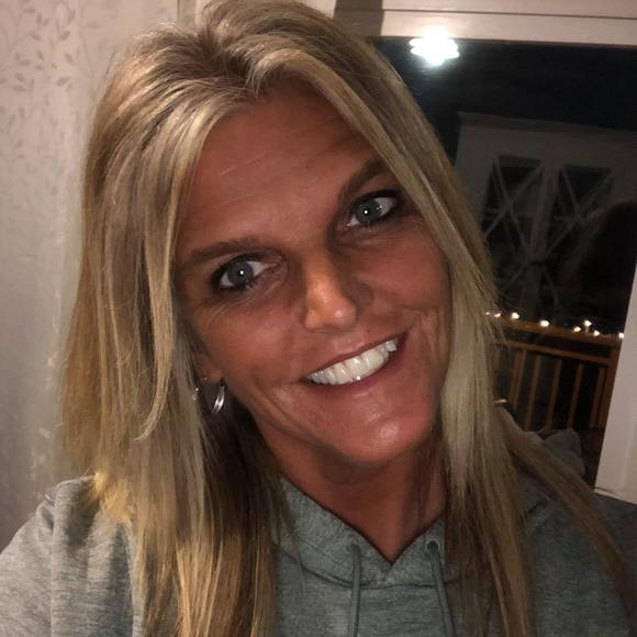 Profile Picture of Lori Niles (@coonhunterswife) on Poshmark