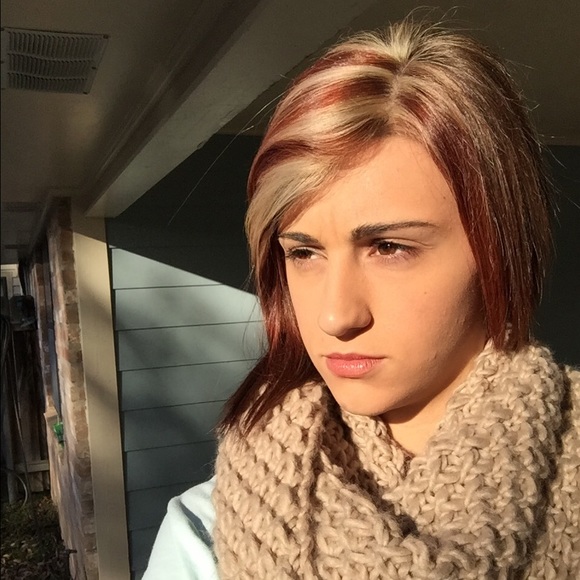 Profile Picture of Hannah Cahill (@hannahcolleen) on Poshmark