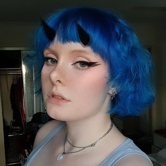 Profile Picture of Lucy Timms (@opalescentgoth) on Poshmark