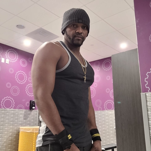 Profile Picture of Schneider Charles (@schneider_c) on Poshmark