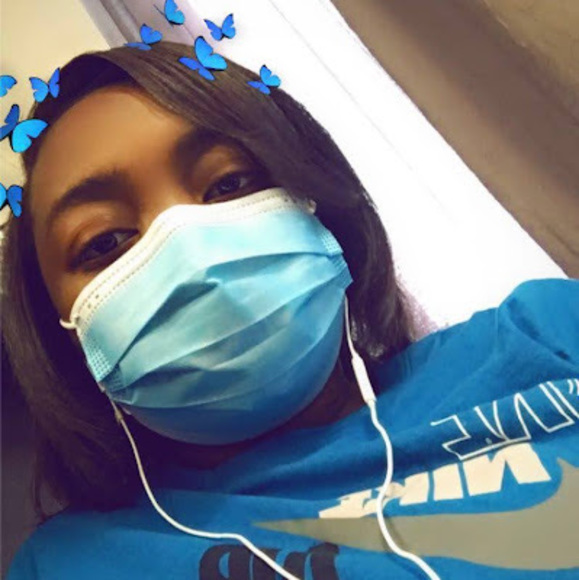 Profile Picture of Fee Fee (@feeeeefeeeee) on Poshmark