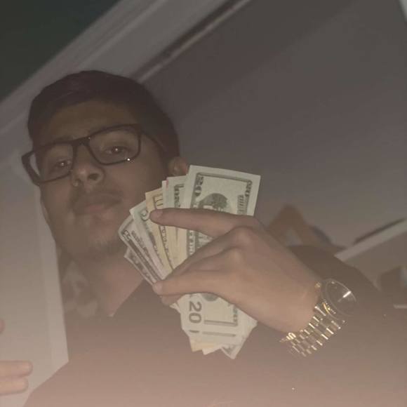 Profile Picture of Victor Jimenez (@victorj209) on Poshmark