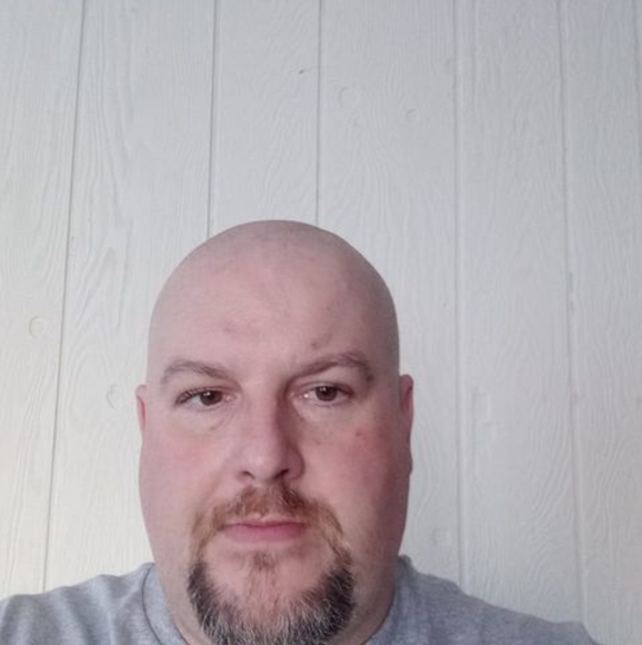 Profile Picture of Frankie Bucsko (@frankiebucsko) on Poshmark
