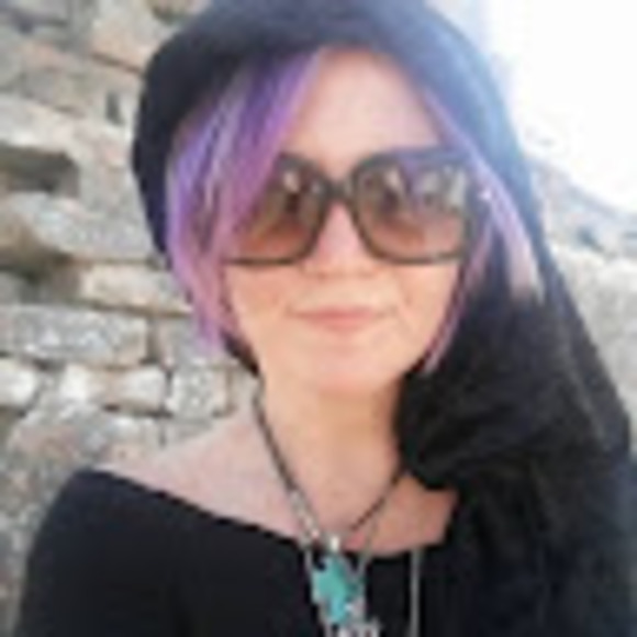 Profile Picture of Staci Maret (@stacimaret) on Poshmark