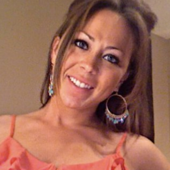 Hailey Schleifer - Poshmark Profile Picture of Hailey Schleifer (@hmschlei) on Poshmark