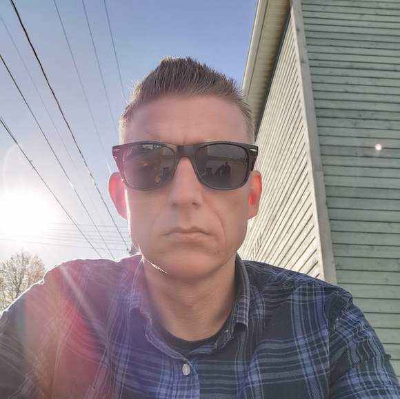Profile Picture of Kevin Brideau (@kevinbrideau) on Poshmark