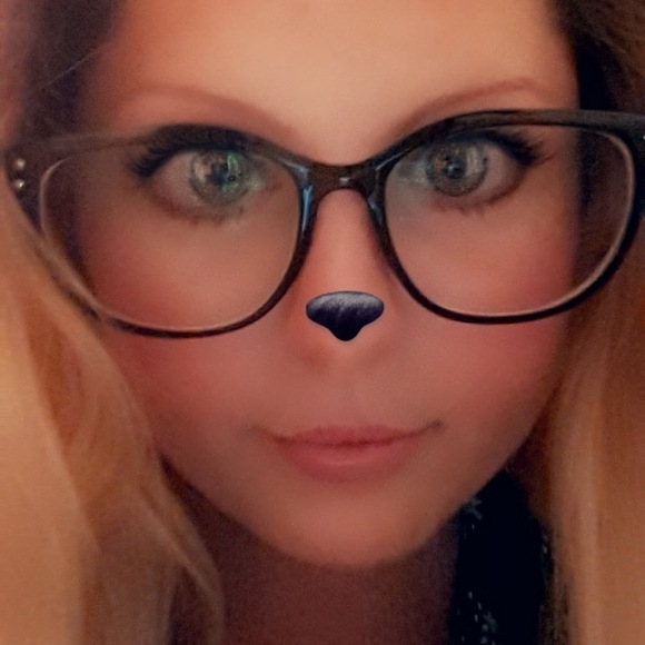 Profile Picture of Summer Shinkle (@summershinkle) on Poshmark