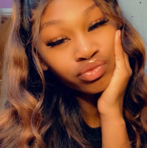Profile Picture of Larrieal Duhon (@larriealduhon) on Poshmark