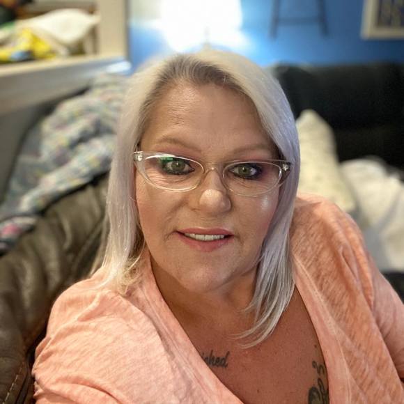 Profile Picture of Ronni Mosely (@midknightgirl4) on Poshmark